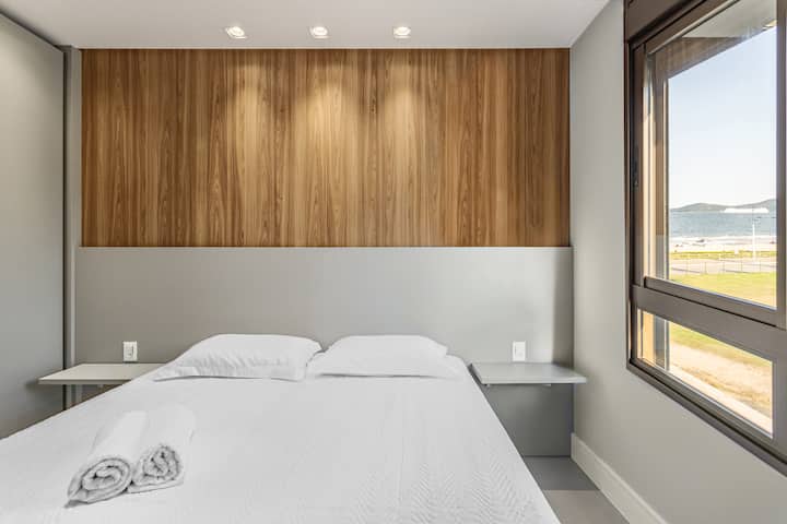 جناح 2 مع سرير بوكس كينج، وتكييف هواء منفصل، وخزانة ملابس، وستارة تعتيم أوتوماتيكية وإطلالات على شاطئ برافا ومورو دو كاريكا.