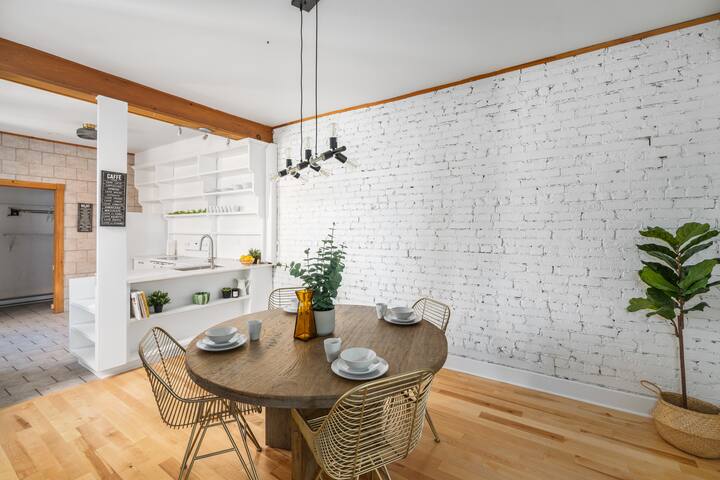 Chic Mile-End 3BR Getaway – Free Parking, Sleeps 8 gallery image 3