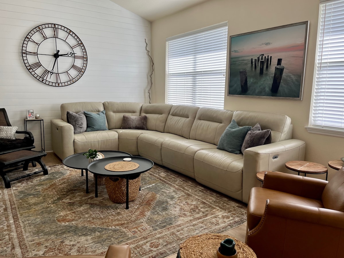 Salon avec canapé convertible en cuir sectionnel inclinable