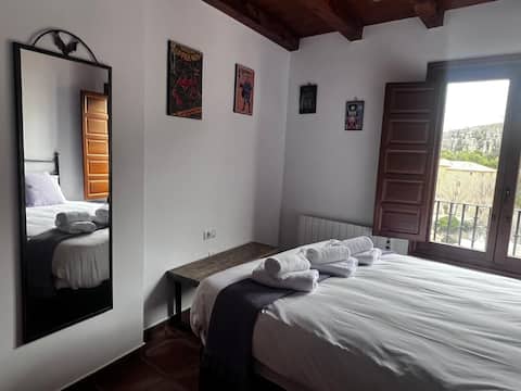Top performing Airbnb: Skyscraper Accommodation S Martín-Sagrado Corazón in Cuenca