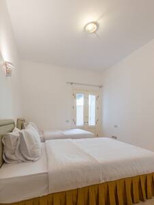 Marina Luxury apartment with Patio