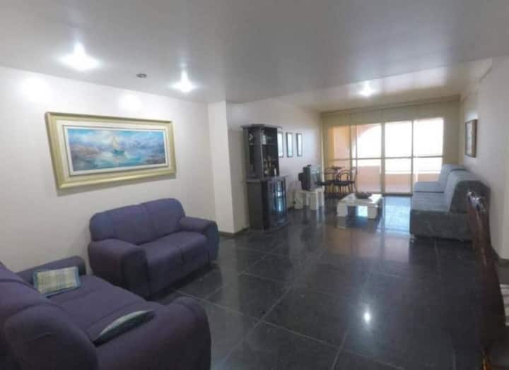 ina sofa 2 na vitanda 2 vya sofa kwa watu 4, TV HDMI iliyo na kisanduku cha Televisheni na programu.