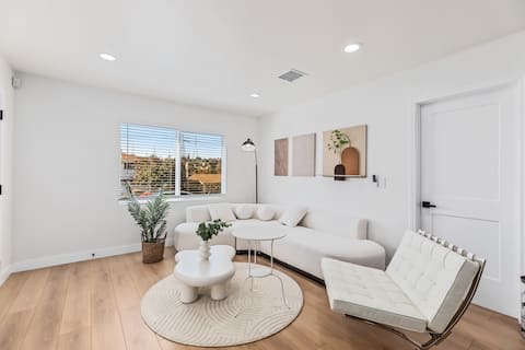 Cozy Renovated House • Near Dining & Markets