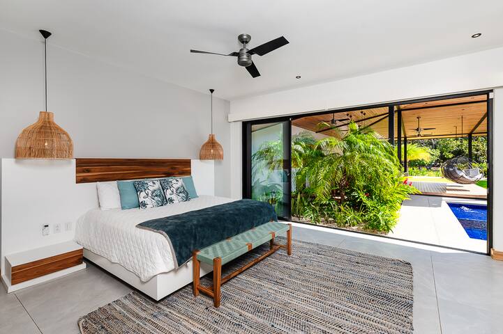 Beachside Bliss 4BR Lux Villa, Pool, Terrace, Golf
