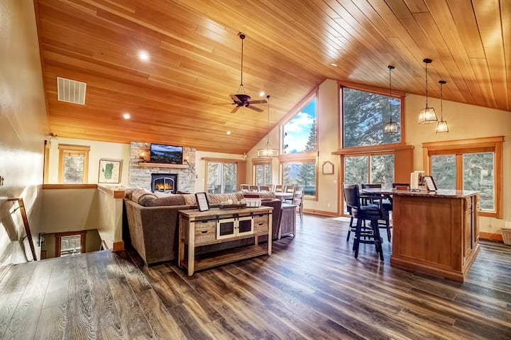 On Tahoe Time - Pets + Pool Table + Game Room - South Lake Tahoe, CA