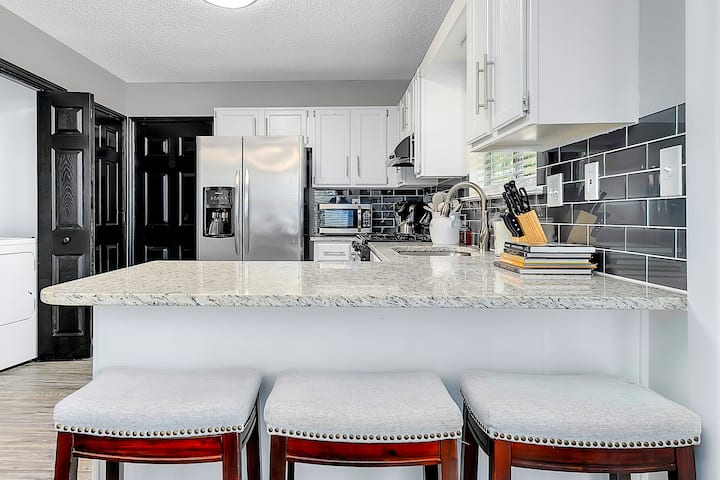 Family House In Kennesaw, Best Price In Town - Kennesaw, GA