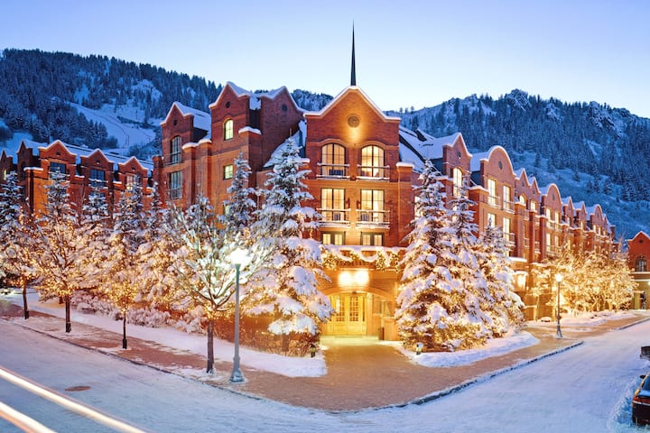 St. Regis Resort & Spa, Hot Tub, Pool, Snow Lodge! - Aspen, CO