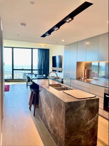 Sky High Luxury Panoramic Views gallery image 4