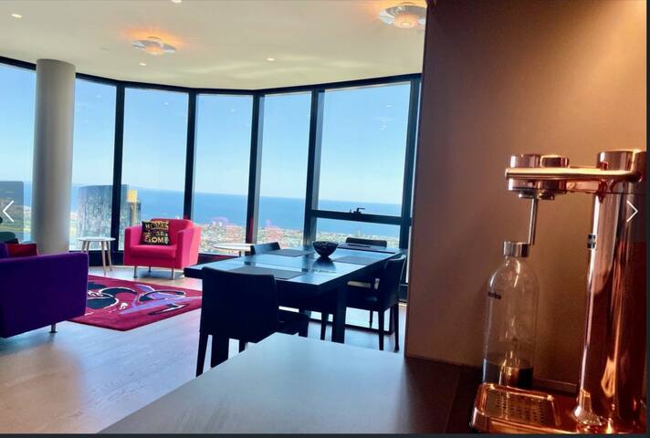 Sky High Luxury Panoramic Views gallery image 5