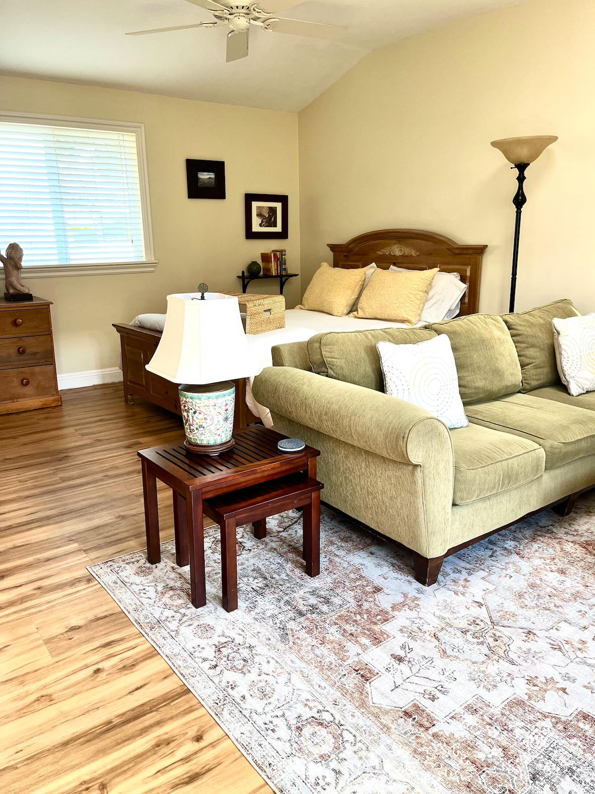 Popular Airbnb listing: Elegant suite- centrally located in Linda Vista
