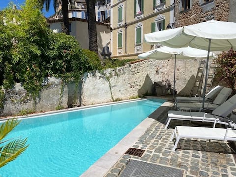 House above the rooftops of Nice