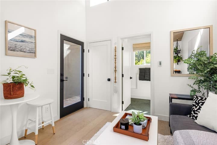 Privatni smještaj u dvorištu s vlastitim ulazom te kupaonicom i kuhinjom