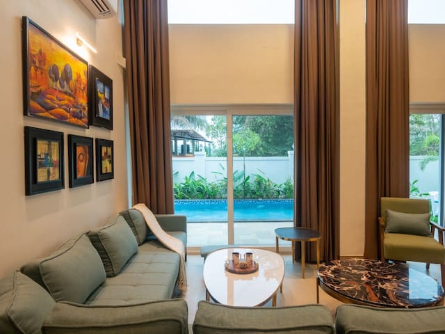 Chic 4BHK Pvt Pool Villa – 1.5 Km to Vagator Beach