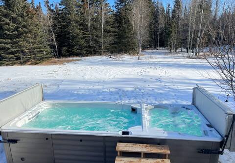 5-Br Tranquil Retreat with Heated Pool & Hot Tub