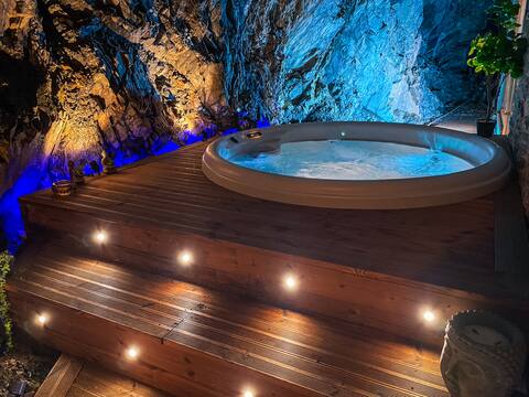 L'Estagnole for 2 people, hot tub, hammam