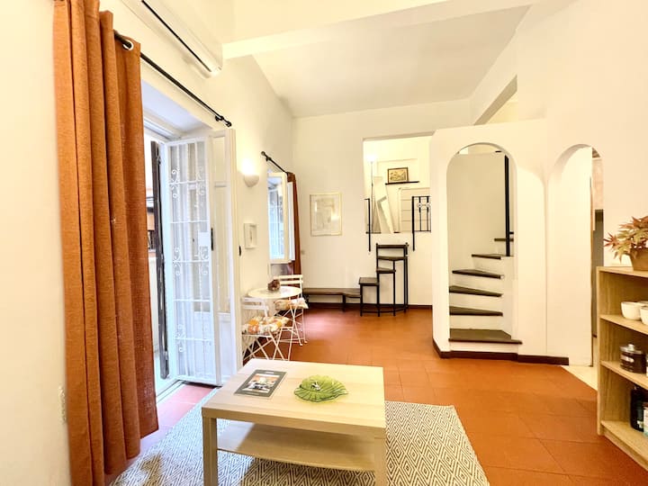 Cozy Apartment In Trastevere - Rome