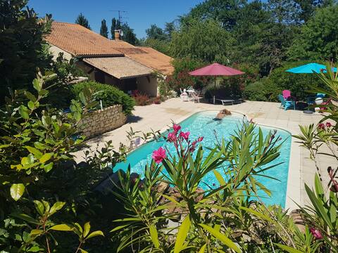 Les lauriers : piscine chauffée et climatisation