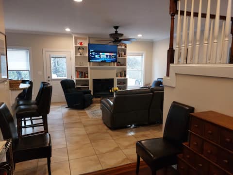Alexandria-Fam Friendly 6 BR 4 Baths. Car Charger