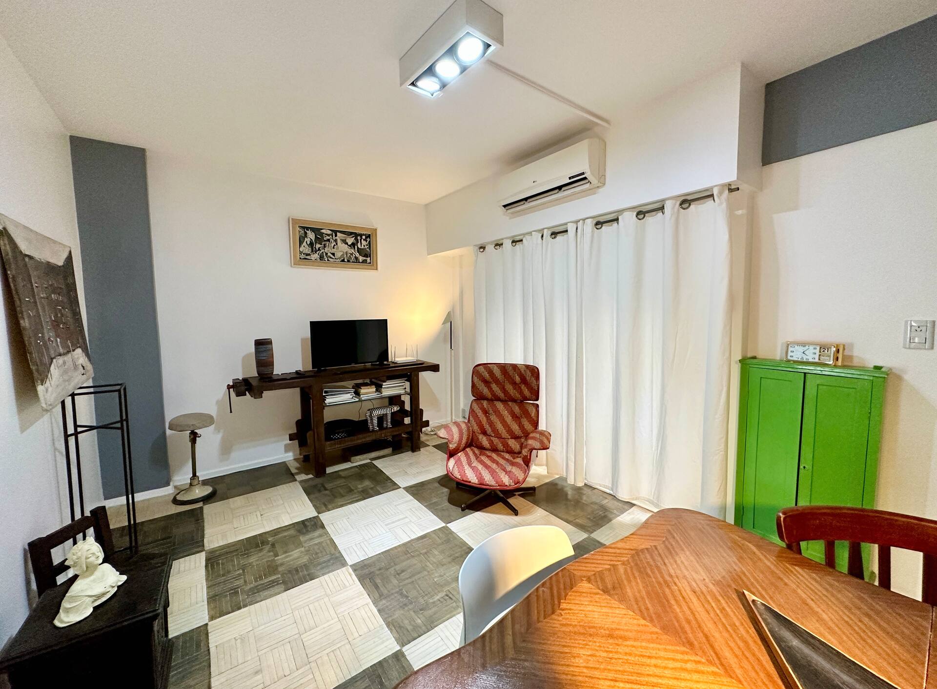 Art Deco-style one-bedroom apartment in Retiro