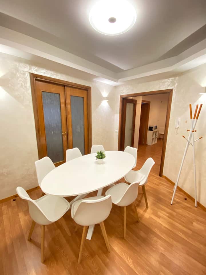 Golden Essence Apartment {Terrace & Metro} - Roma