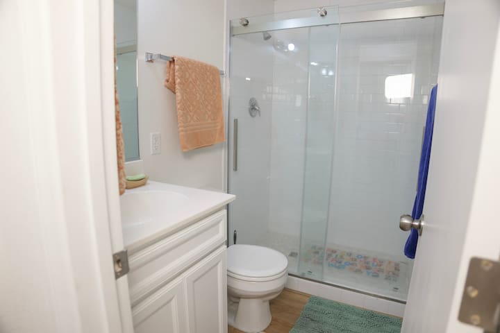 328) Short drive to Vegas strip! gallery image 4