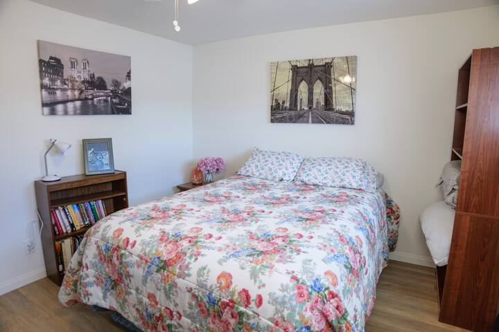 328) Short drive to Vegas strip! gallery image 2