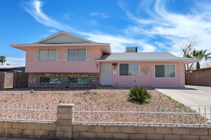 328) Short drive to Vegas strip!