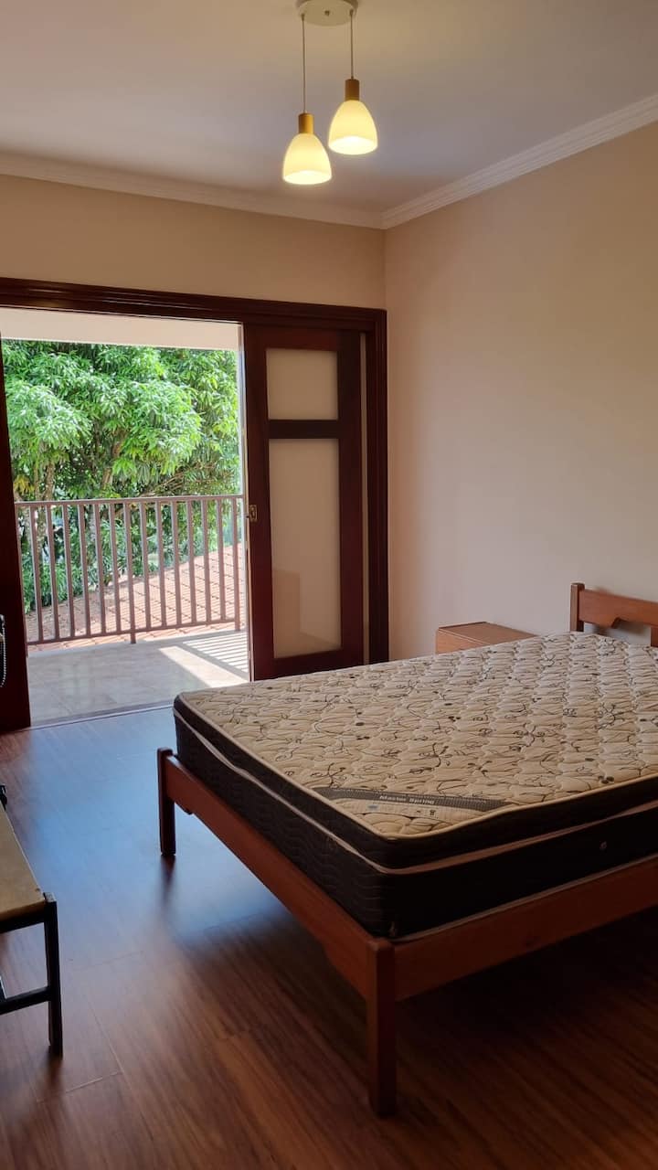 Chumba cha kulala cha 2 juu
