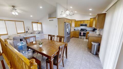 Bright 'n' Beautiful!     5 bedrooms 3 restrooms
