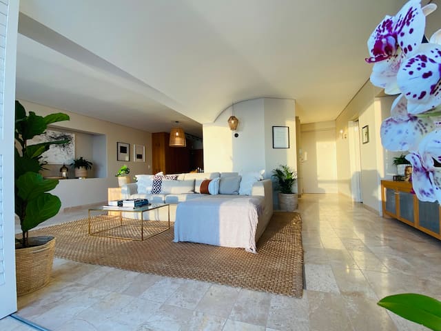 Magnificent Beachfront Magic gallery image 2