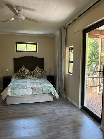 Sunny and tranquil place gallery image 3