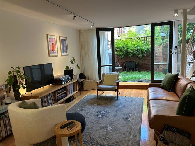 2BR Carlton Nth Retreat – Parking, Cafés, Trams gallery image 2
