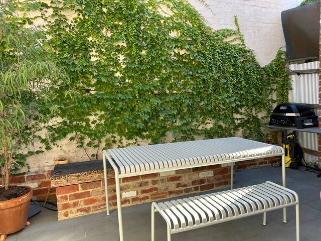 2BR Carlton Nth Retreat – Parking, Cafés, Trams gallery image 5