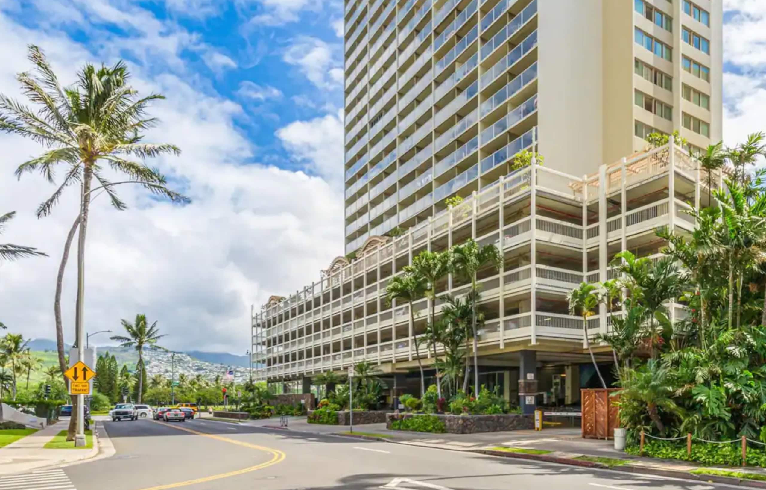 Condo in Honolulu · ★4.87 · Studio · 1 bed · 1 private bath - Image 46