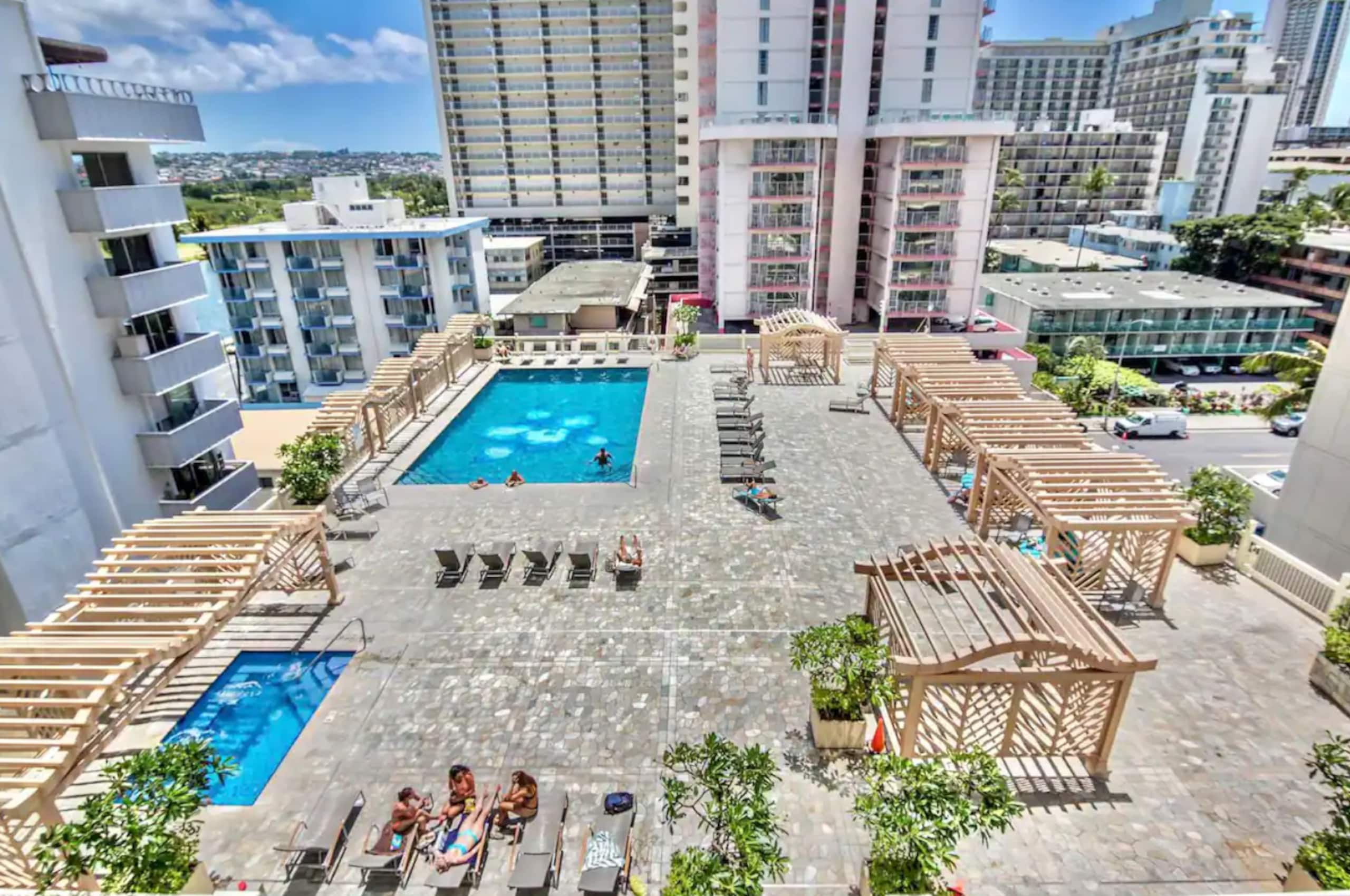 Condo in Honolulu · ★4.87 · Studio · 1 bed · 1 private bath - Image 53