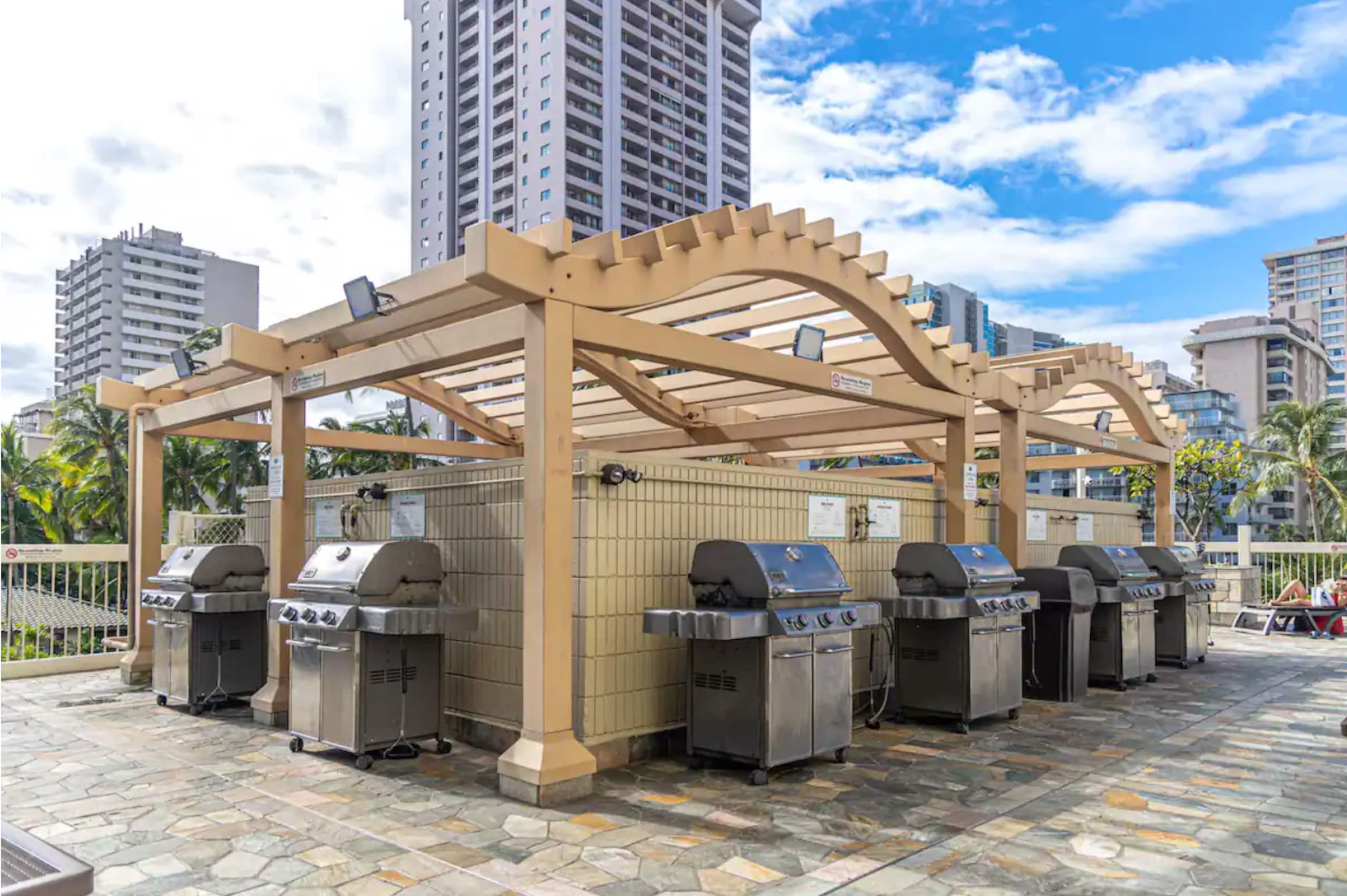 Condo in Honolulu · ★4.87 · Studio · 1 bed · 1 private bath - Image 54