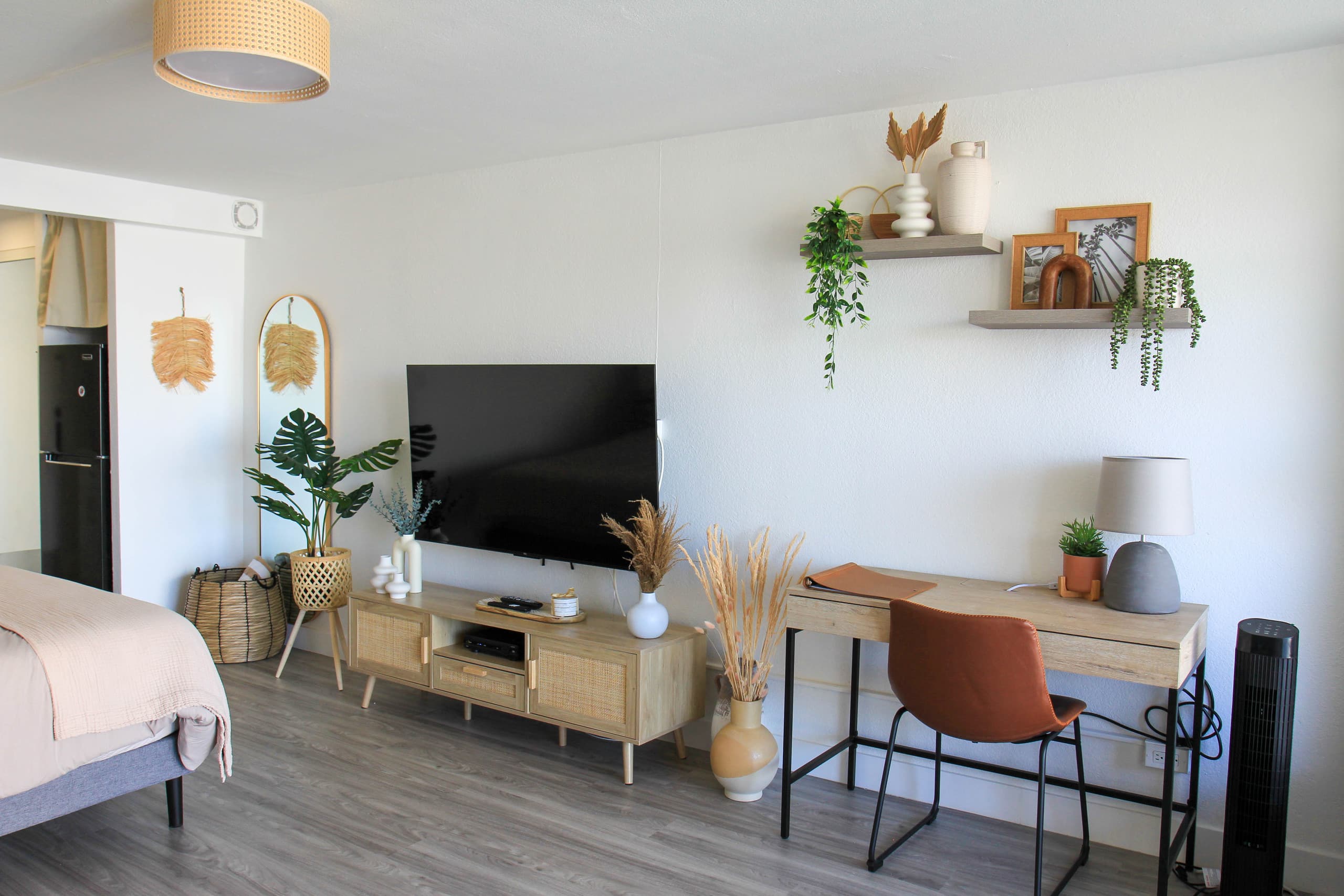 Condo in Honolulu · ★4.87 · Studio · 1 bed · 1 private bath - Image 32