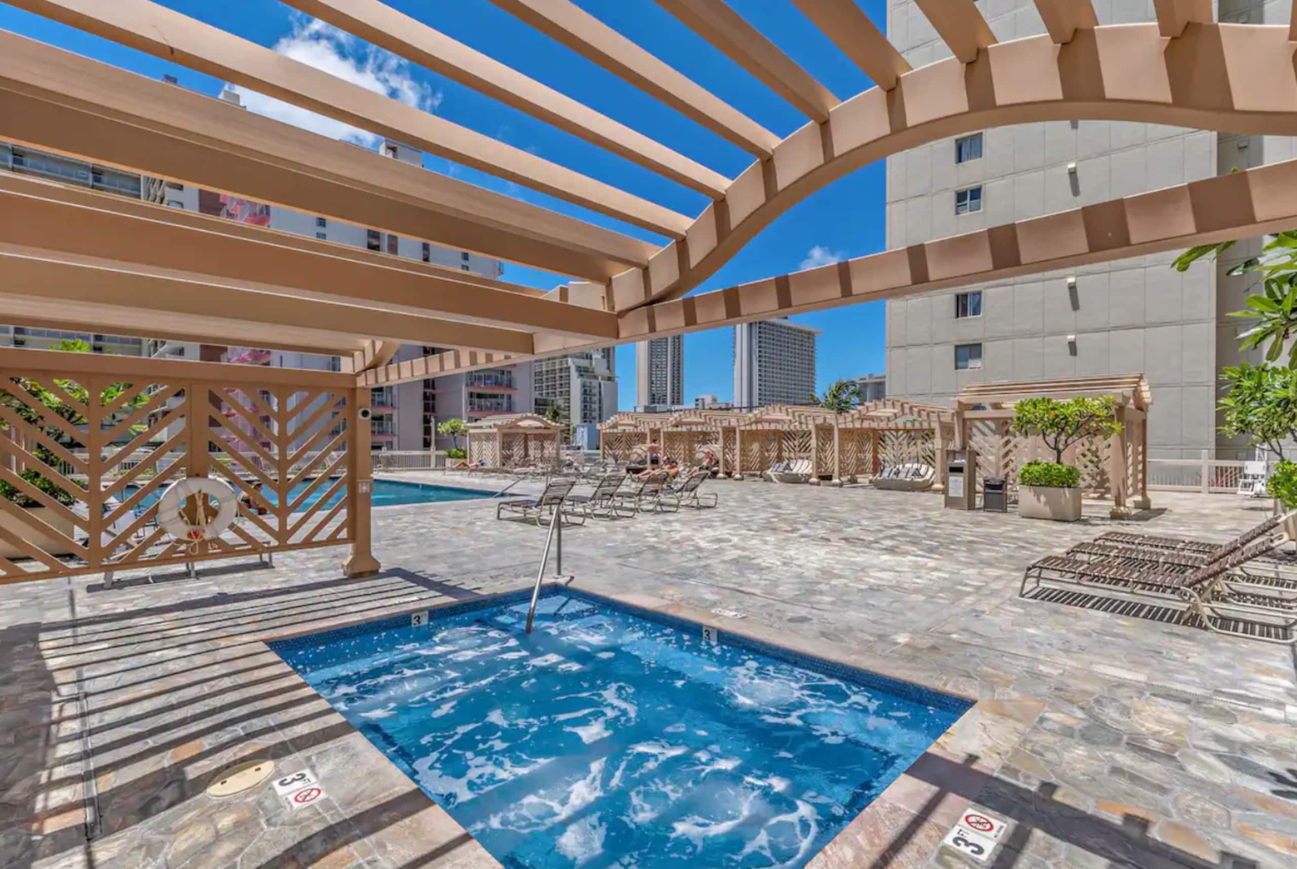 Condo in Honolulu · ★4.87 · Studio · 1 bed · 1 private bath - Image 58
