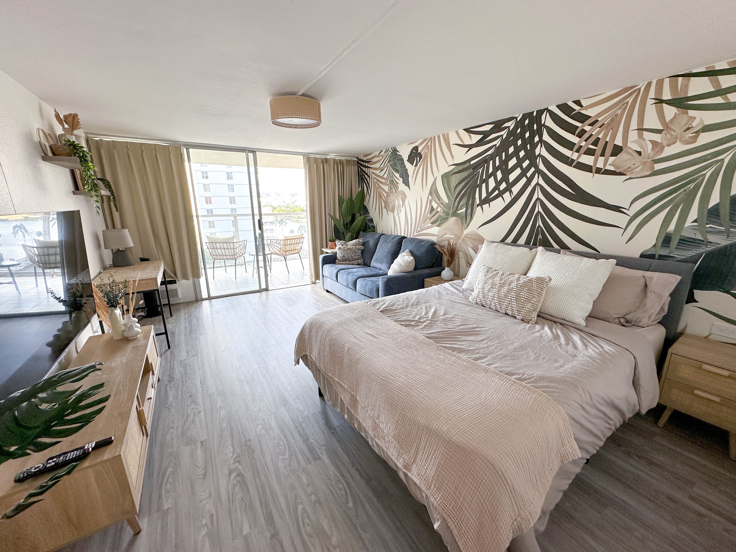 Condo in Honolulu · ★4.87 · Studio · 1 bed · 1 private bath - Image 16