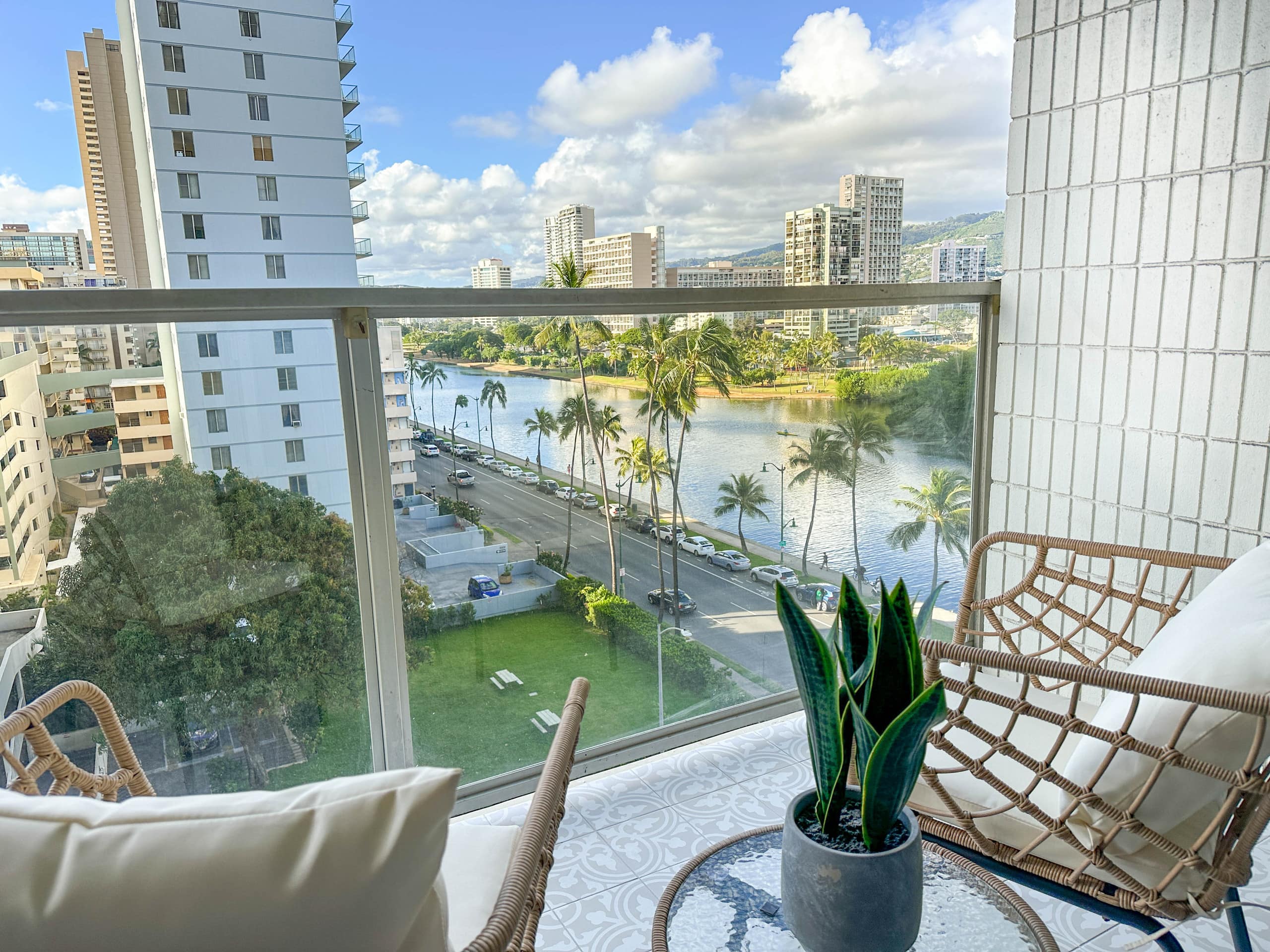 Condo in Honolulu · ★4.87 · Studio · 1 bed · 1 private bath - Image 35