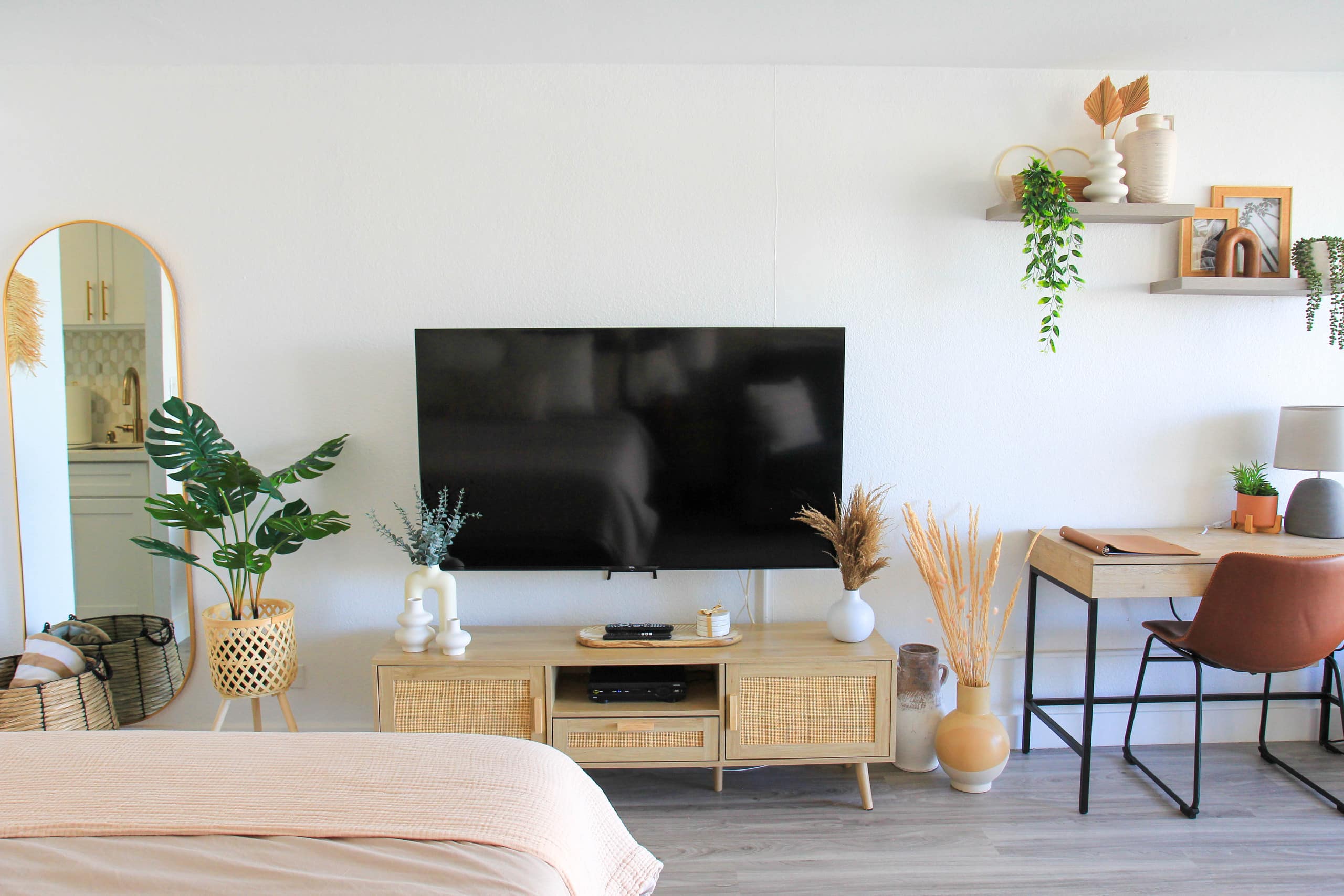 Condo in Honolulu · ★4.87 · Studio · 1 bed · 1 private bath - Image 3