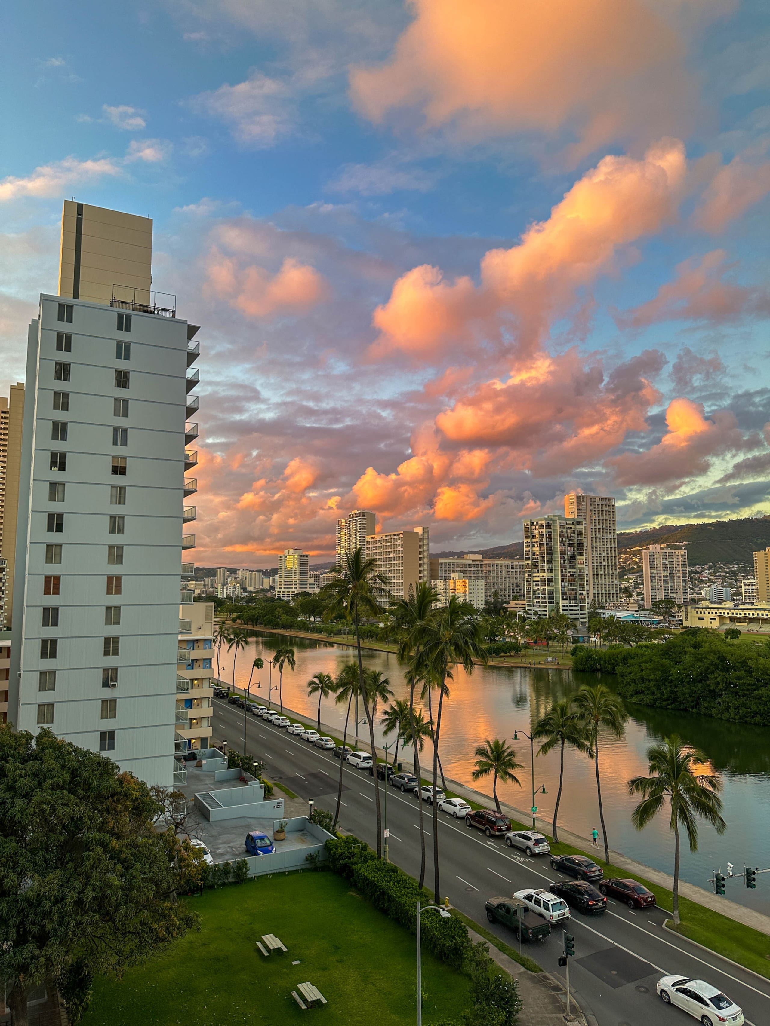 Condo in Honolulu · ★4.87 · Studio · 1 bed · 1 private bath - Image 38