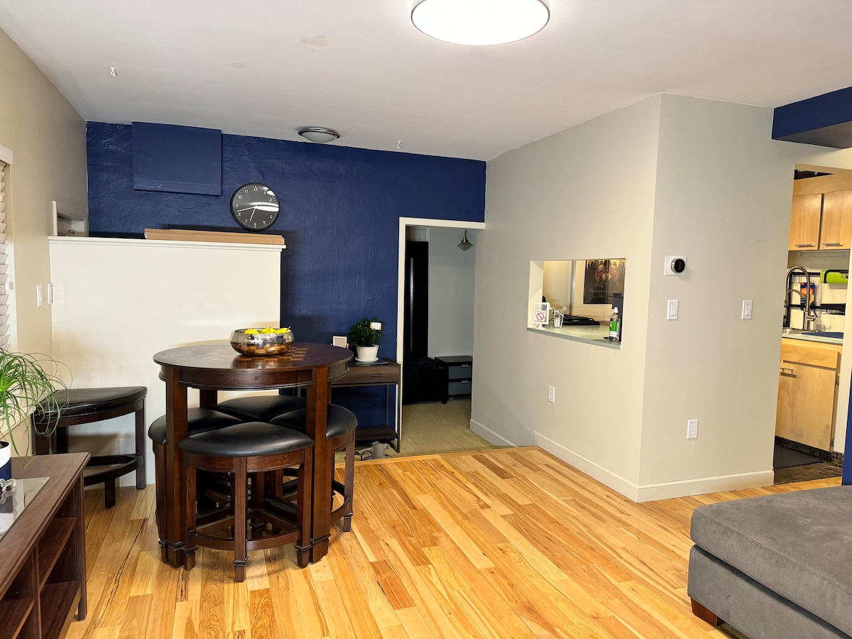 Cozy Ground Level Apartment