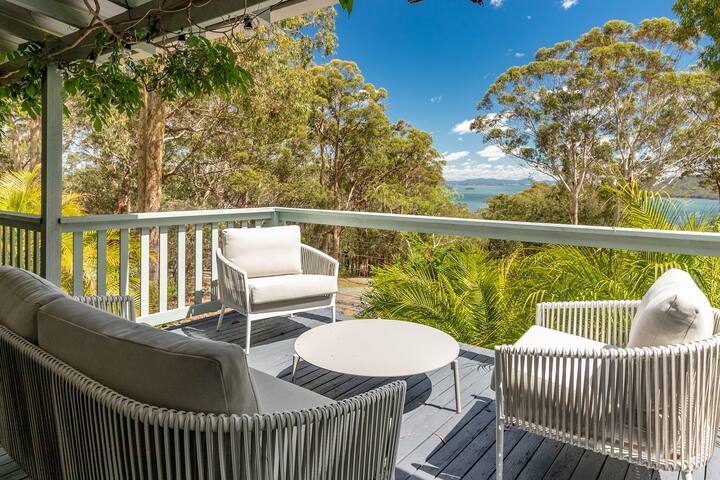 Stunning ocean, lake and bushland views gallery image 4