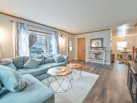 Retreat w/hot tub Fmly/Pet Frdly No Clean fee