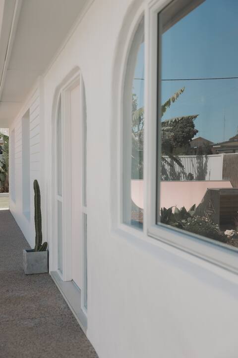 50m to the beach-fully fenced kid and pet friendly