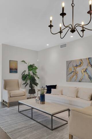 Modern Home | Close to Universal Studio I Walkable gallery image 5