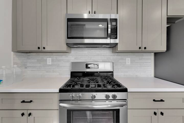 Modern Home | Close to Universal Studio I Walkable gallery image 2