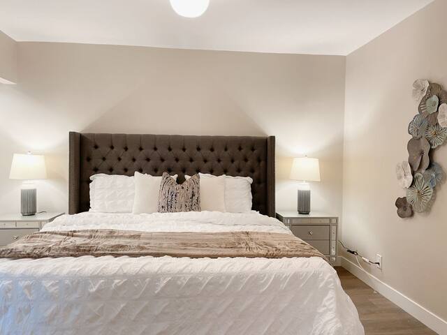 Modern Home | Close to Universal Studio I Walkable gallery image 3