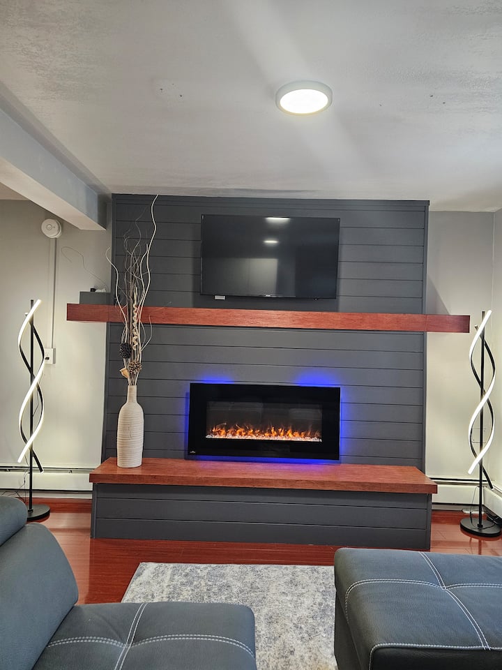 Spacious Home Mins To Downtown & Adventure Awaits! - Whitehorse
